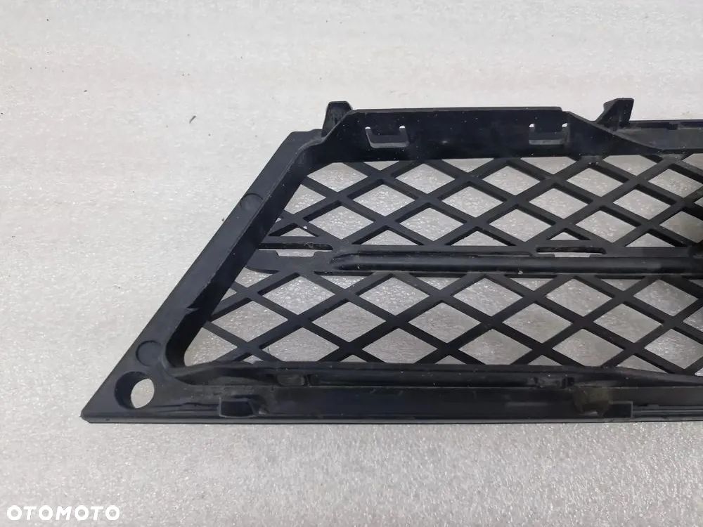 BMW E60 / E61 LIFT 07- LEWA / PRAWA KRATKA BOCZNA ZDERZAKA PRZEDNIEGO PRZÓD , NR 51117178109 / 51117178110 , NR AUKCJI C/180 - 8