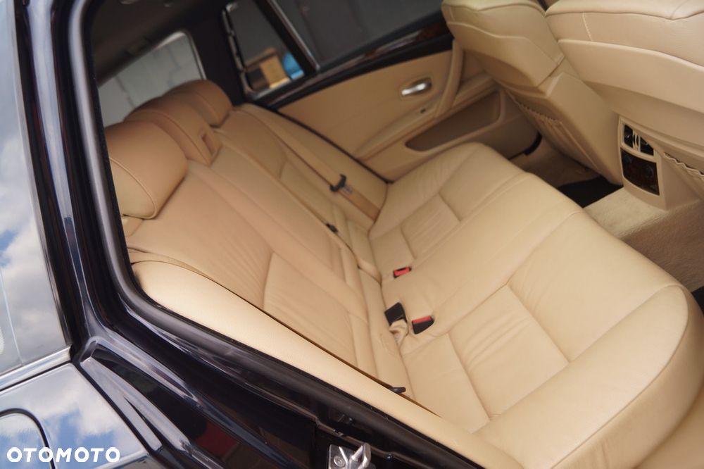 BMW Seria 5 525d Edition Sport - 34