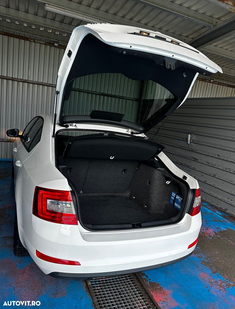 Skoda Octavia 1.6 TDI DPF Ambition - 9