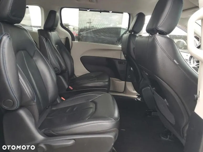 Chrysler Pacifica - 11