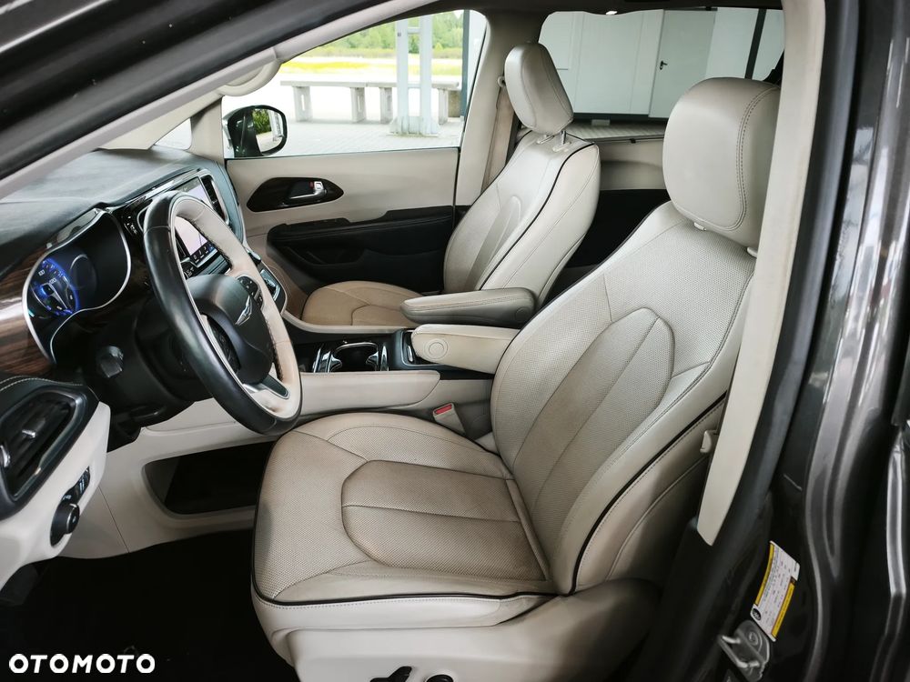 Chrysler Pacifica - 27