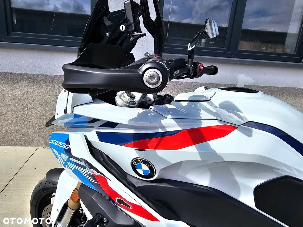 BMW XR - 18