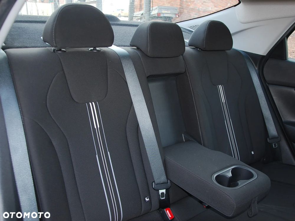 Hyundai Elantra 1.6 Smart - 14