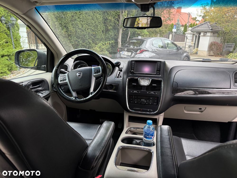Lancia Voyager - 3
