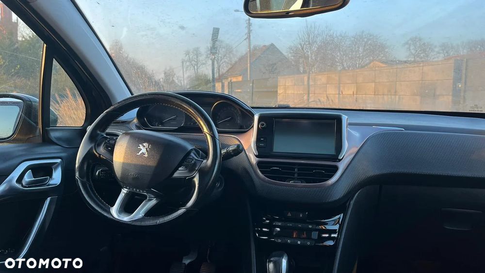 Peugeot 2008 1.6 BlueHDi Allure S&S - 9