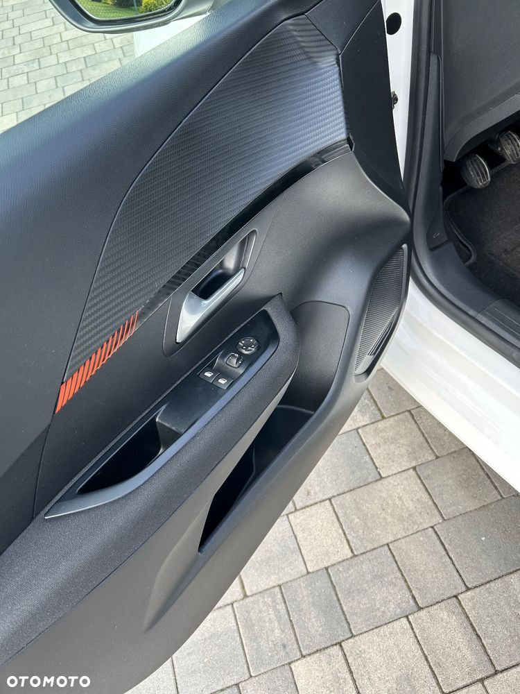 Peugeot 208 - 13