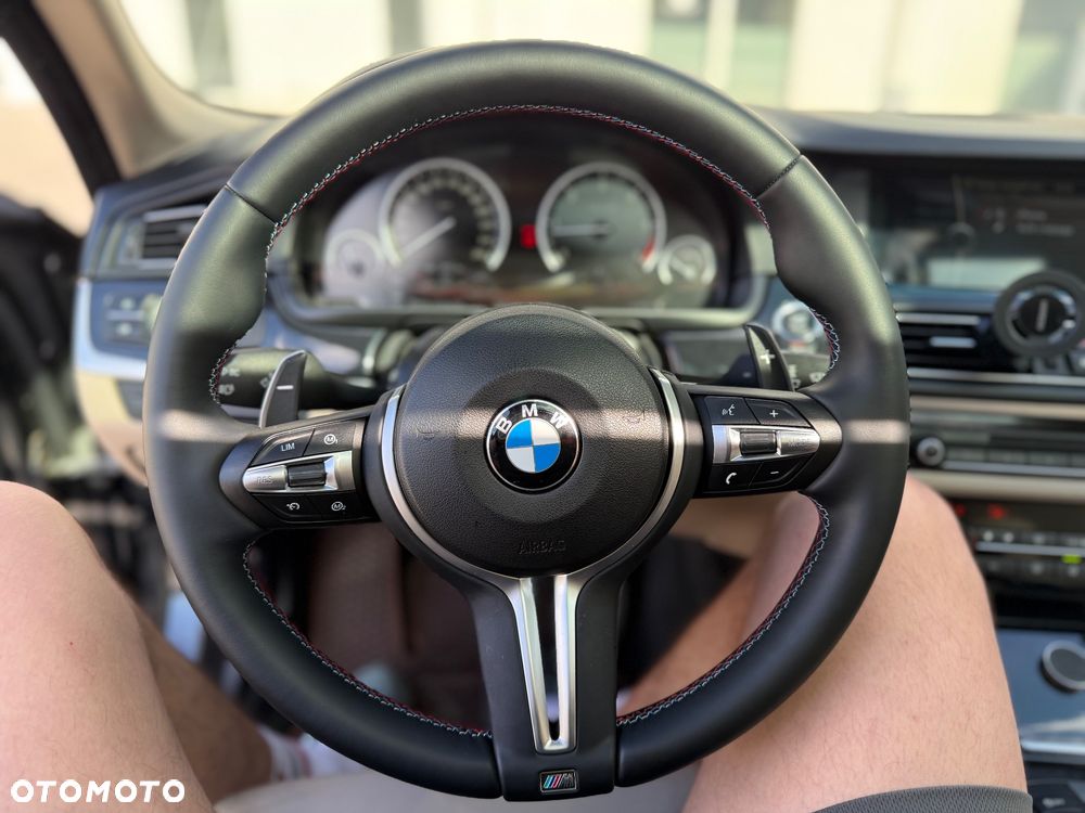 BMW Seria 5 525d xDrive - 22