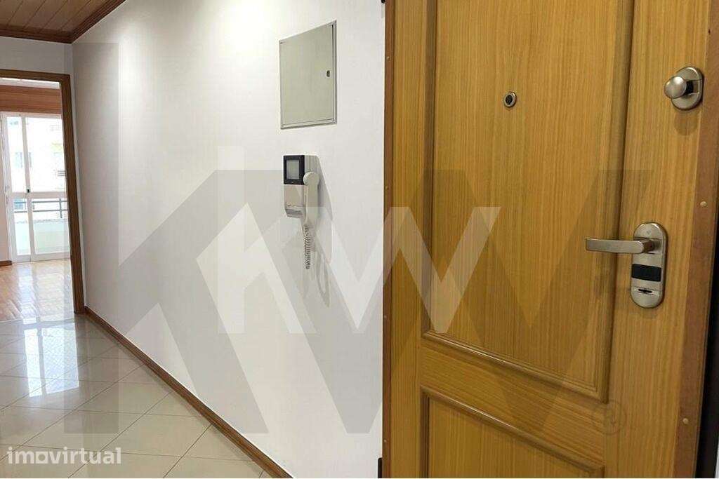 Apartamento T2 com Garagem e varanda para arrendar na Parede, Cascais. - Grande imagem: 4/34