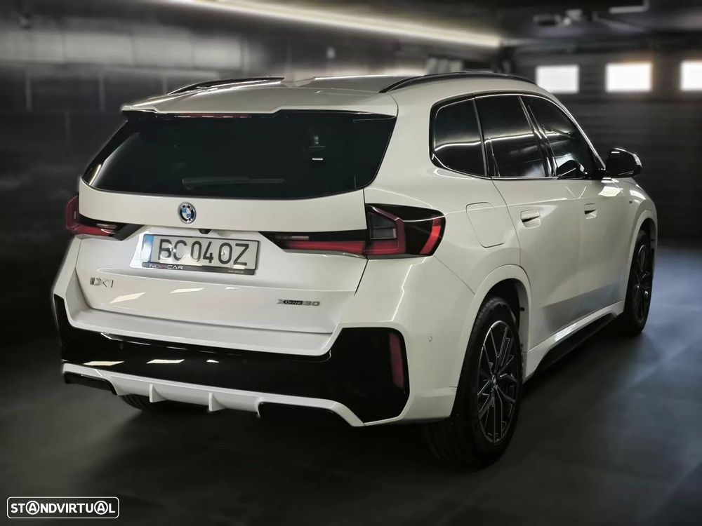 BMW iX1 xDrive30 Pack Desportivo M - 4
