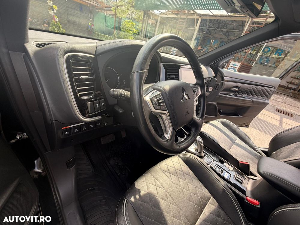 Mitsubishi Outlander PHEV 2.4 L 4X4 Instyle+ - 7
