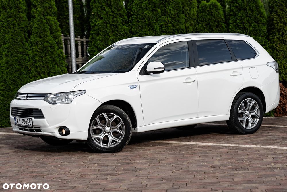 Mitsubishi Outlander Instyle NAVI + - 3