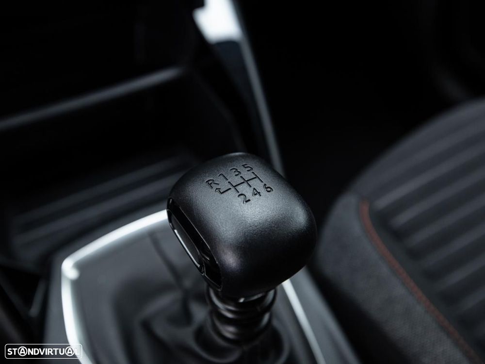 Peugeot 208 - 18