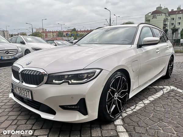 BMW Seria 3 330e PHEV sport