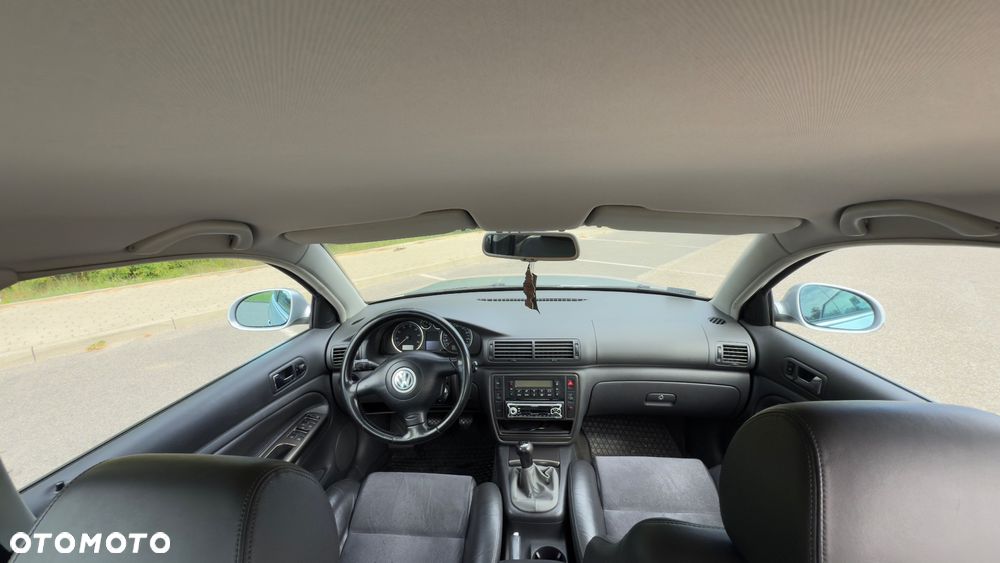 Volkswagen Passat 2.3 V5 Highline - 16