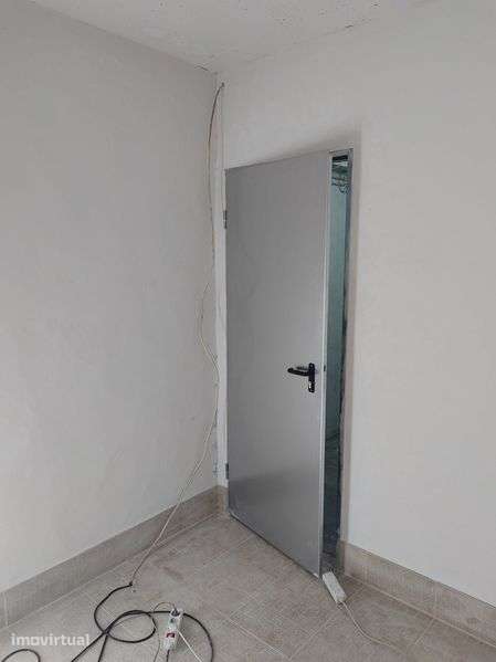Arrecadação Box Self Storage Arrumos Individuais Remodelada (Santarém) - Grande imagem: 2/6