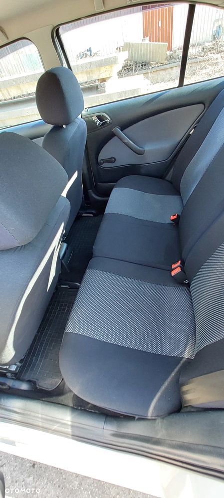 Skoda Octavia 1.6 Tour - 12