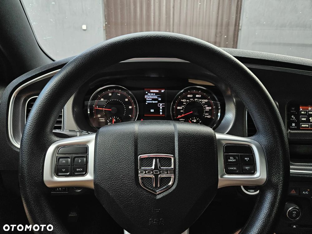 Dodge Charger 3.5 V6 SXT - 9
