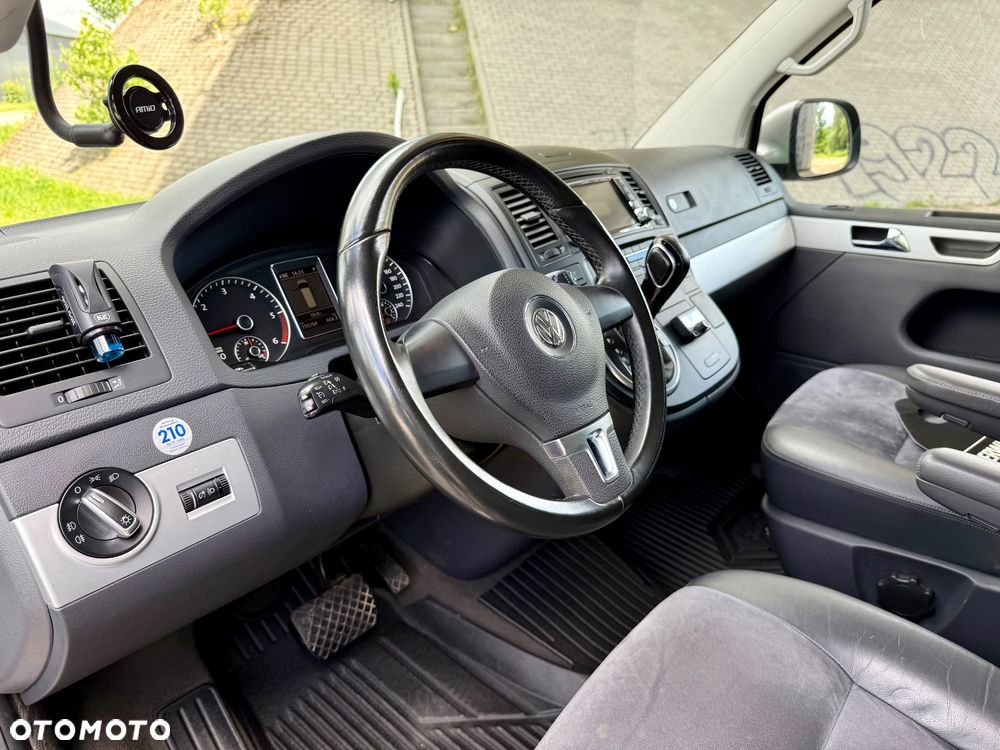Volkswagen Multivan - 33