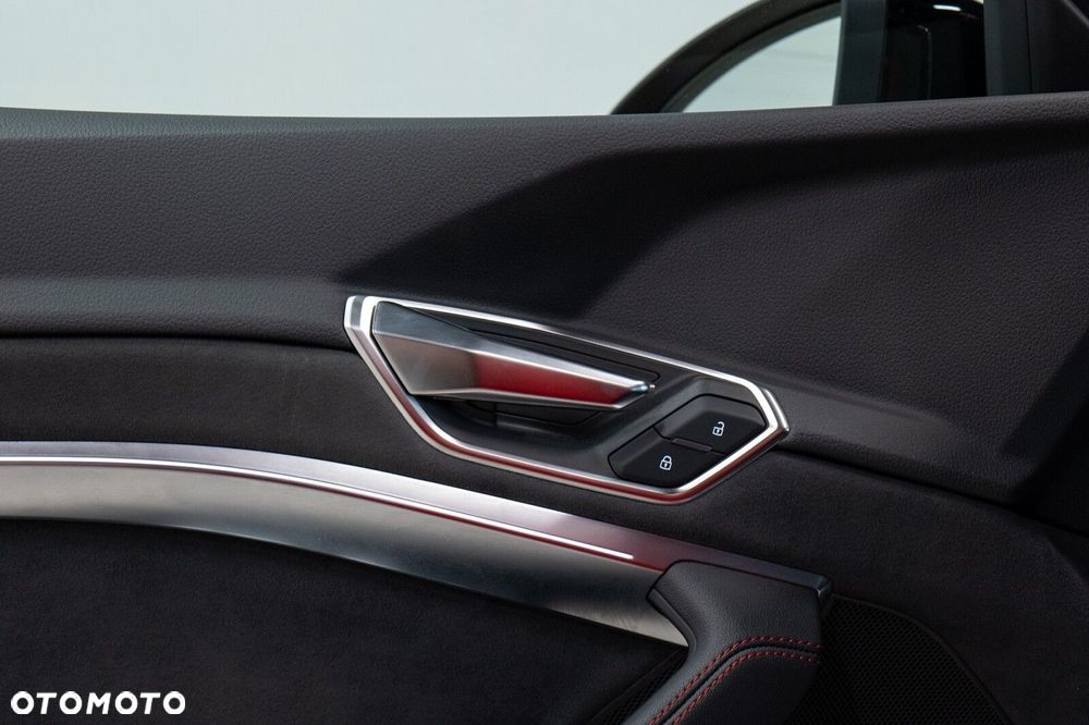Audi Q8 Sportback e-tron - 12
