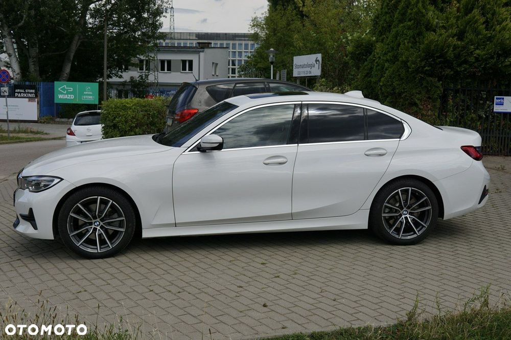 BMW Seria 3 330i xDrive - 4