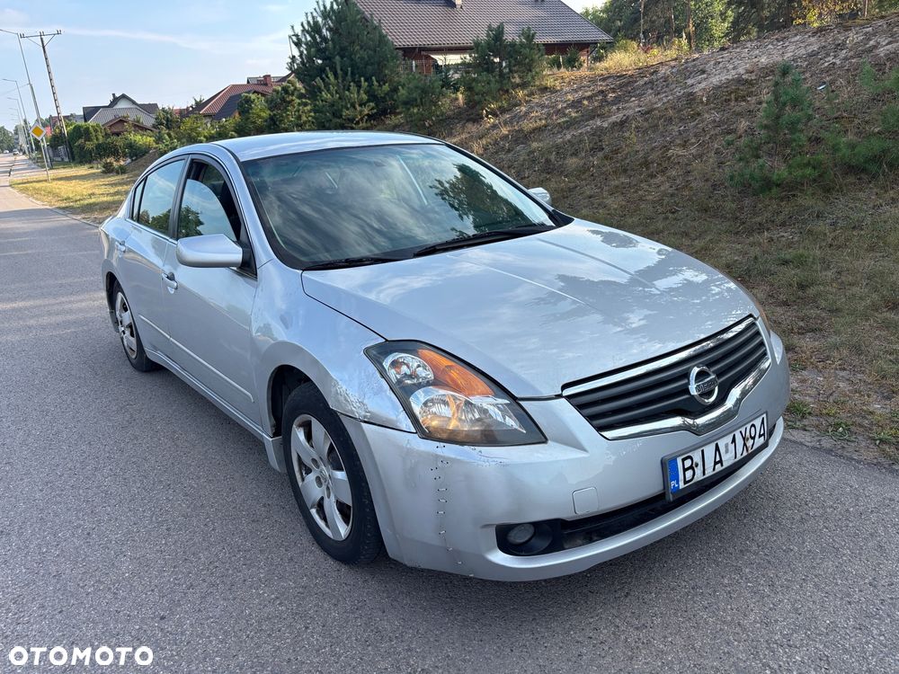 Nissan Altima - 2