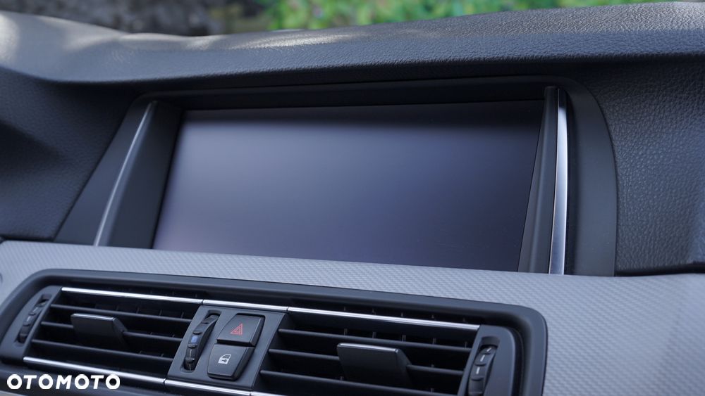 BMW Seria 5 525d xDrive - 23