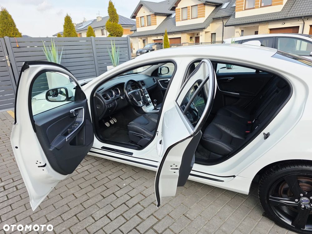 Volvo S60 D4 R-Design - 13
