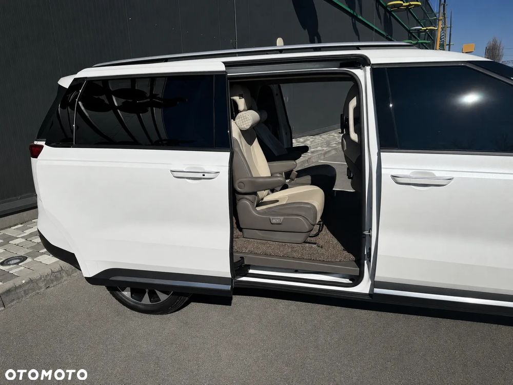 Kia Carnival - 4