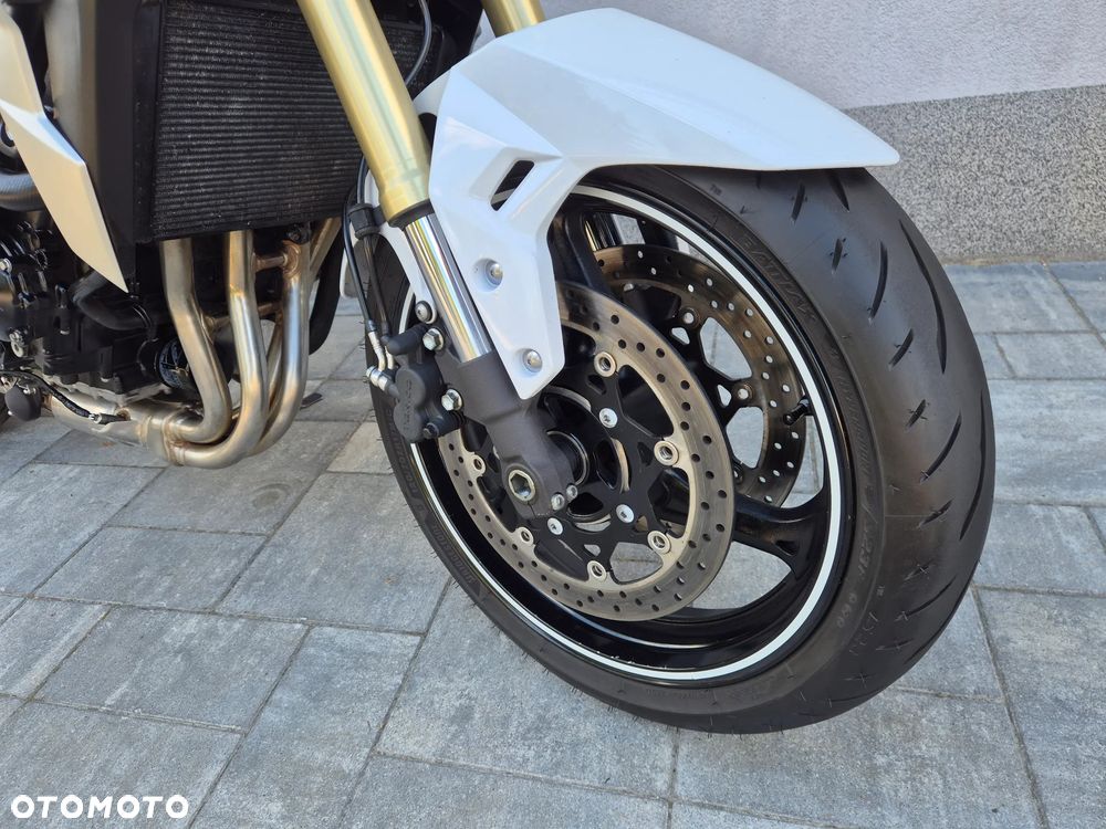 Suzuki GSR - 7
