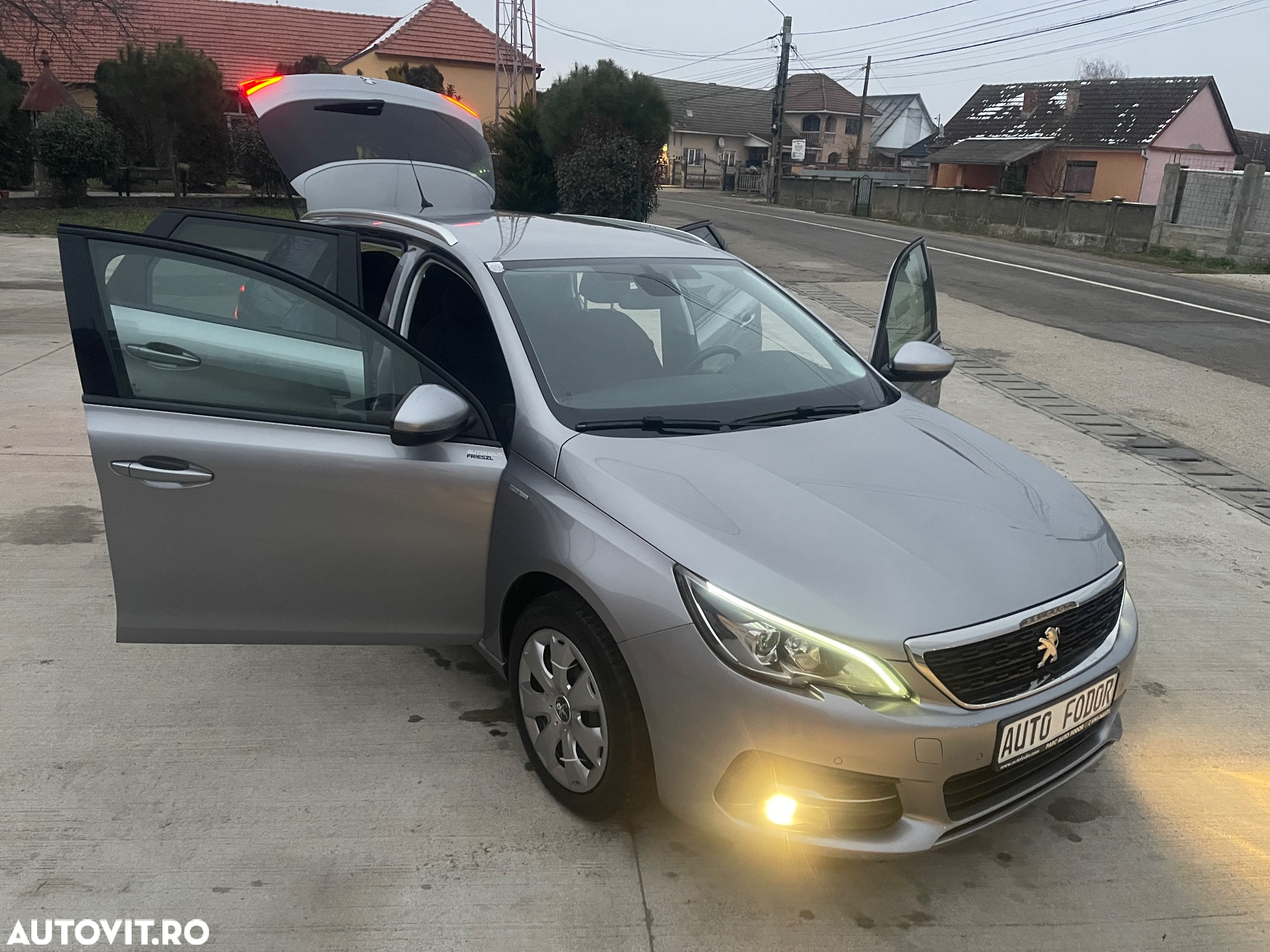 Peugeot 308 BlueHDi FAP 130 Stop & Start Allure Pack - 26