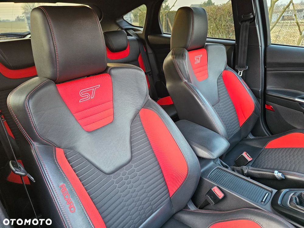 Ford Focus ST - 9