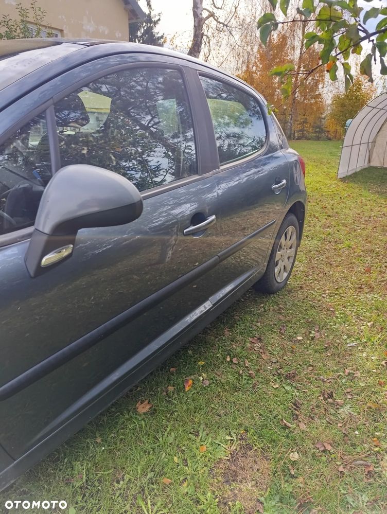 Peugeot 207 2007 photo 3