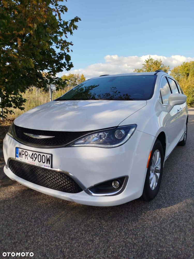 Chrysler Pacifica - 1