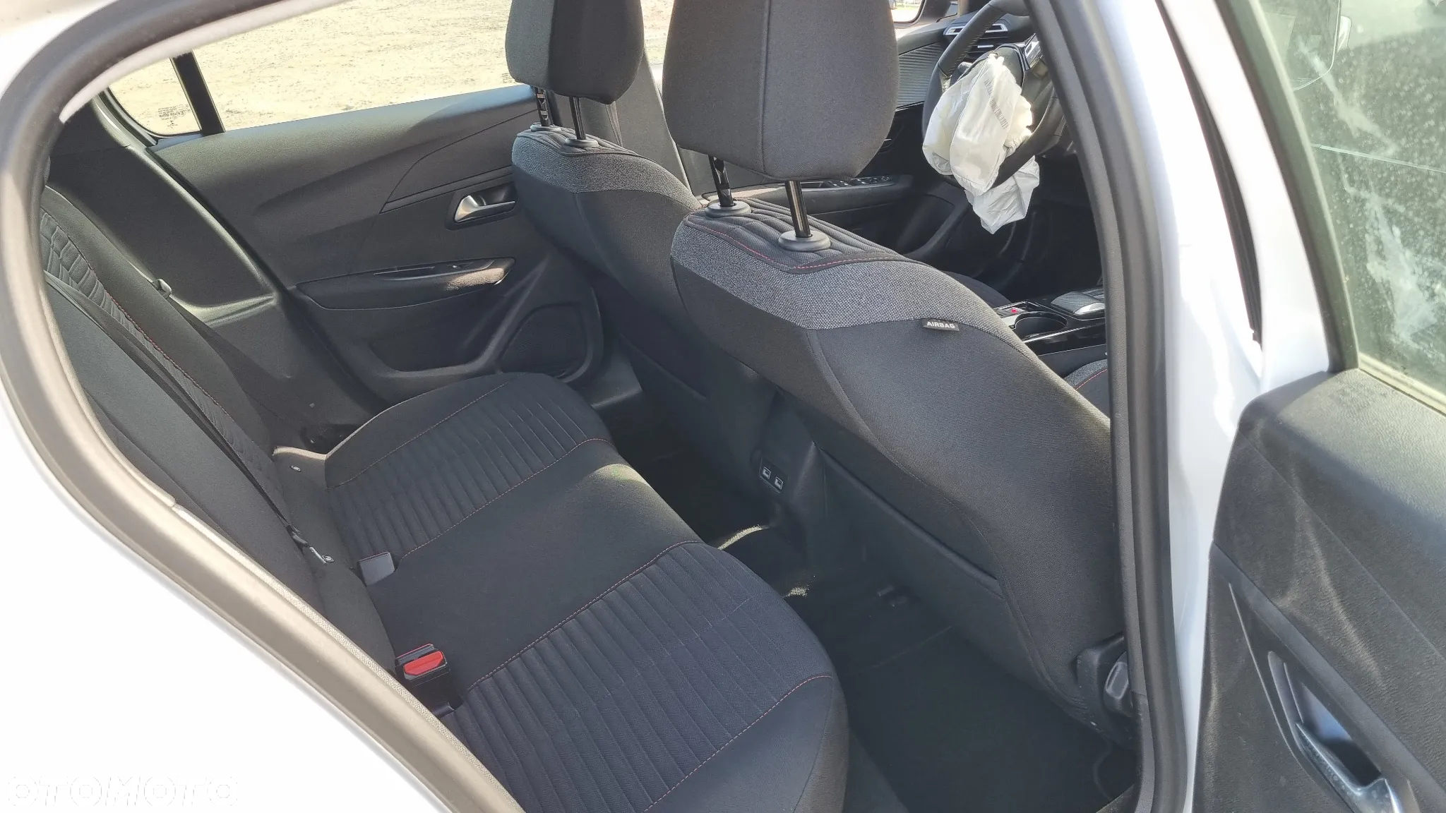 Peugeot 208 - 19