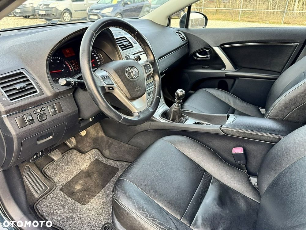 Toyota Avensis - 10