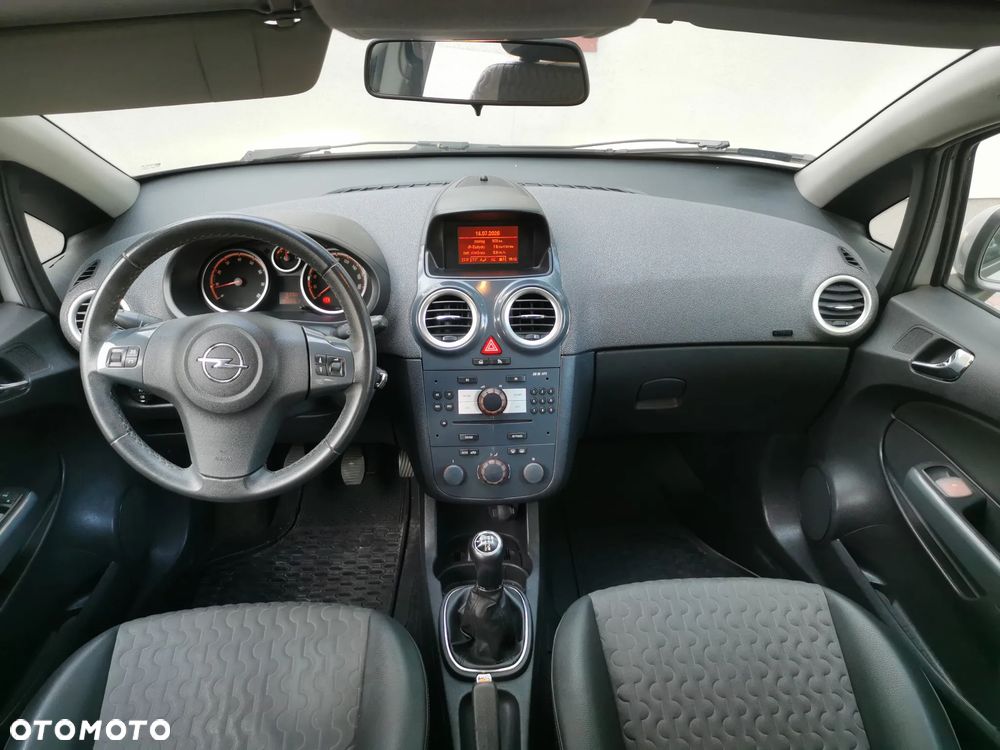 Opel Corsa 1.4 16V Cosmo - 9
