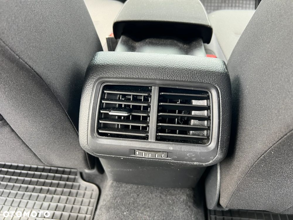 Volkswagen Golf Variant ver-vii-1-6-tdi-bmt-comfortline - 24