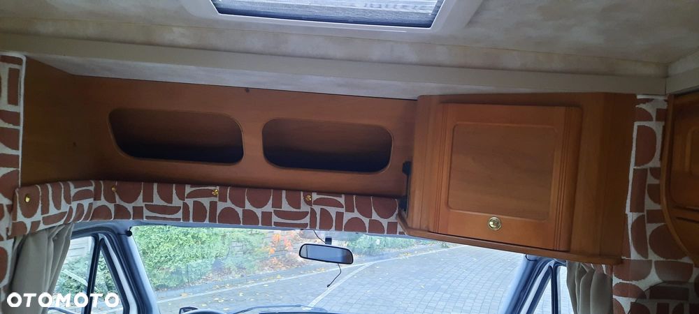 Mercedes-Benz Caravane Rapido - 18