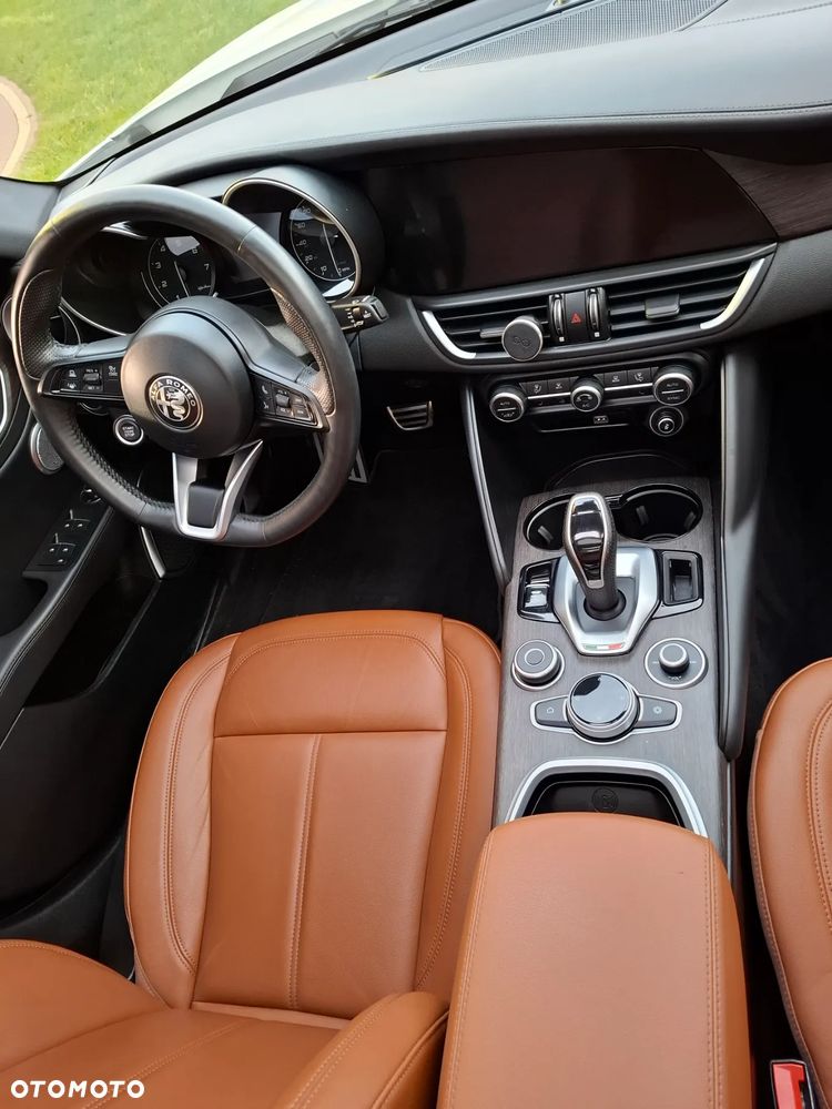 Alfa Romeo Giulia 2.0 Turbo 16V AT8 Veloce - 15