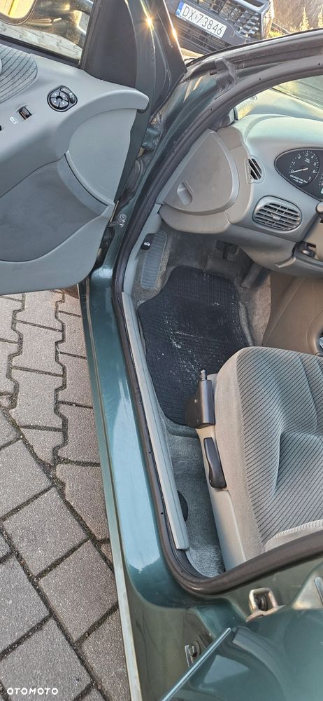 Chrysler Stratus - 15