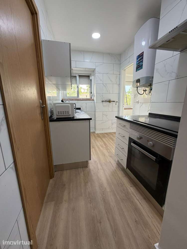 Vende se apartamento t2 em Queluz próximo a estação - Grande imagem: 2/10