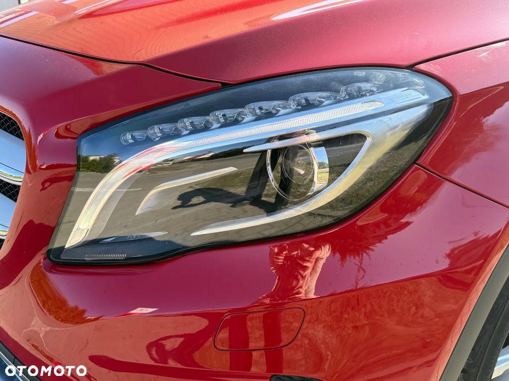 Mercedes-Benz GLA 180 7G-DCT - 35