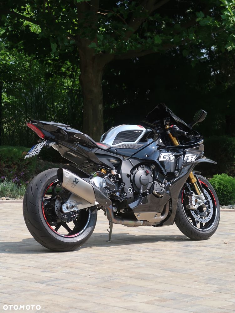 Yamaha R1 - 3