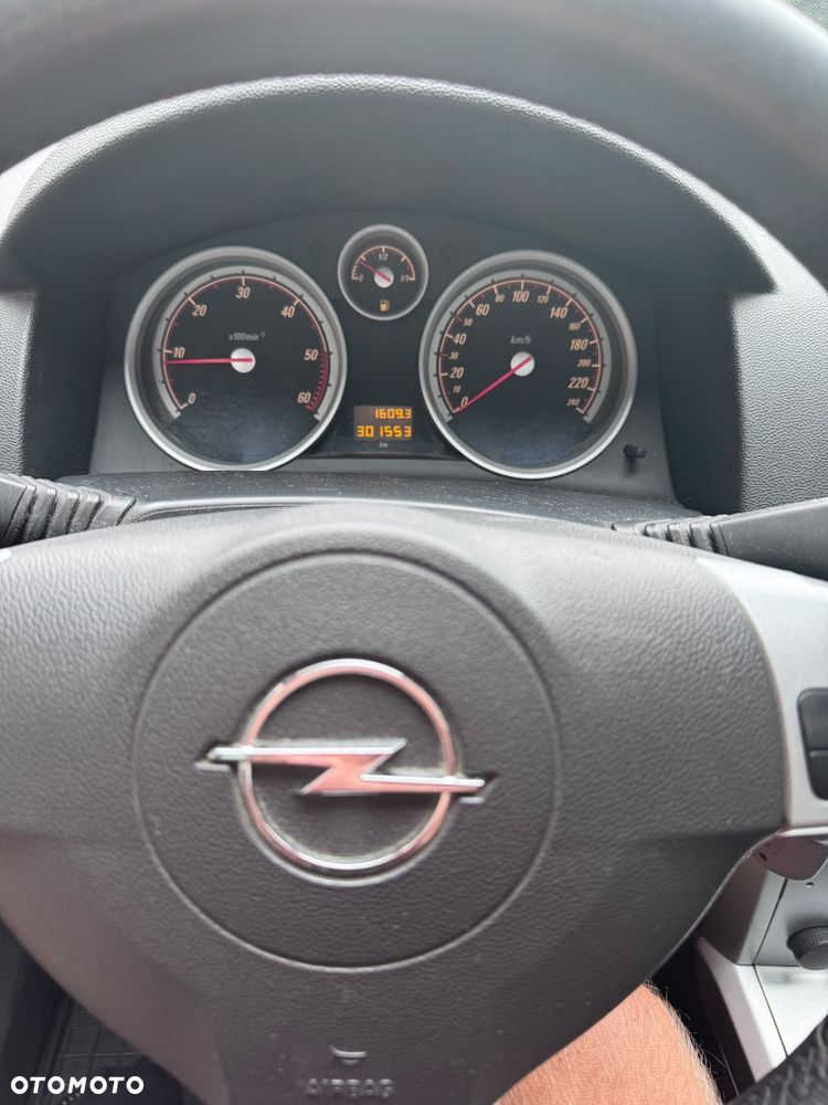 Opel Astra 1.9 CDTI Cosmo - 4