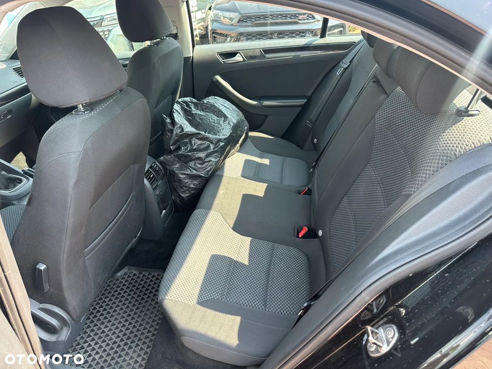Volkswagen Jetta - 6