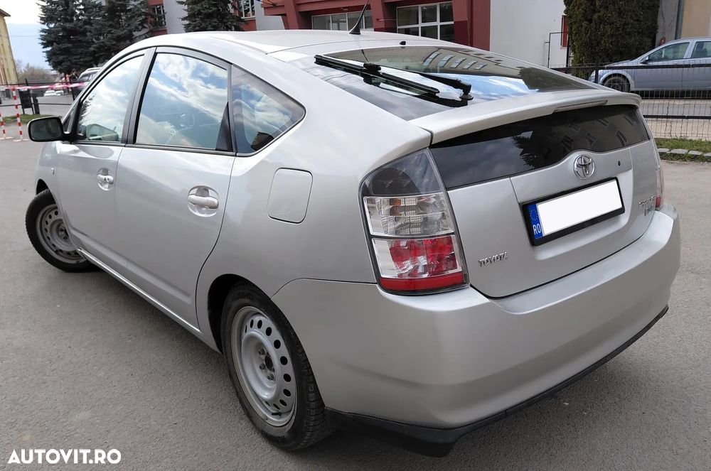 Toyota Prius - 5