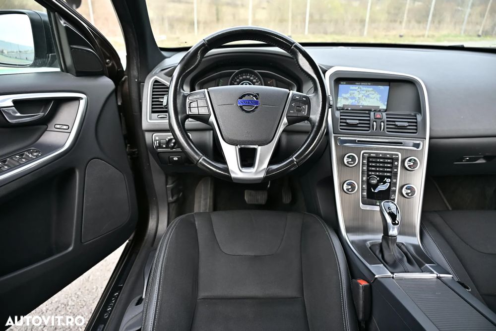 Volvo XC 60 D5 AWD Geartronic Summum - 9