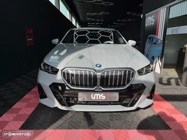 BMW 530 e Pack Desportivo M - 2