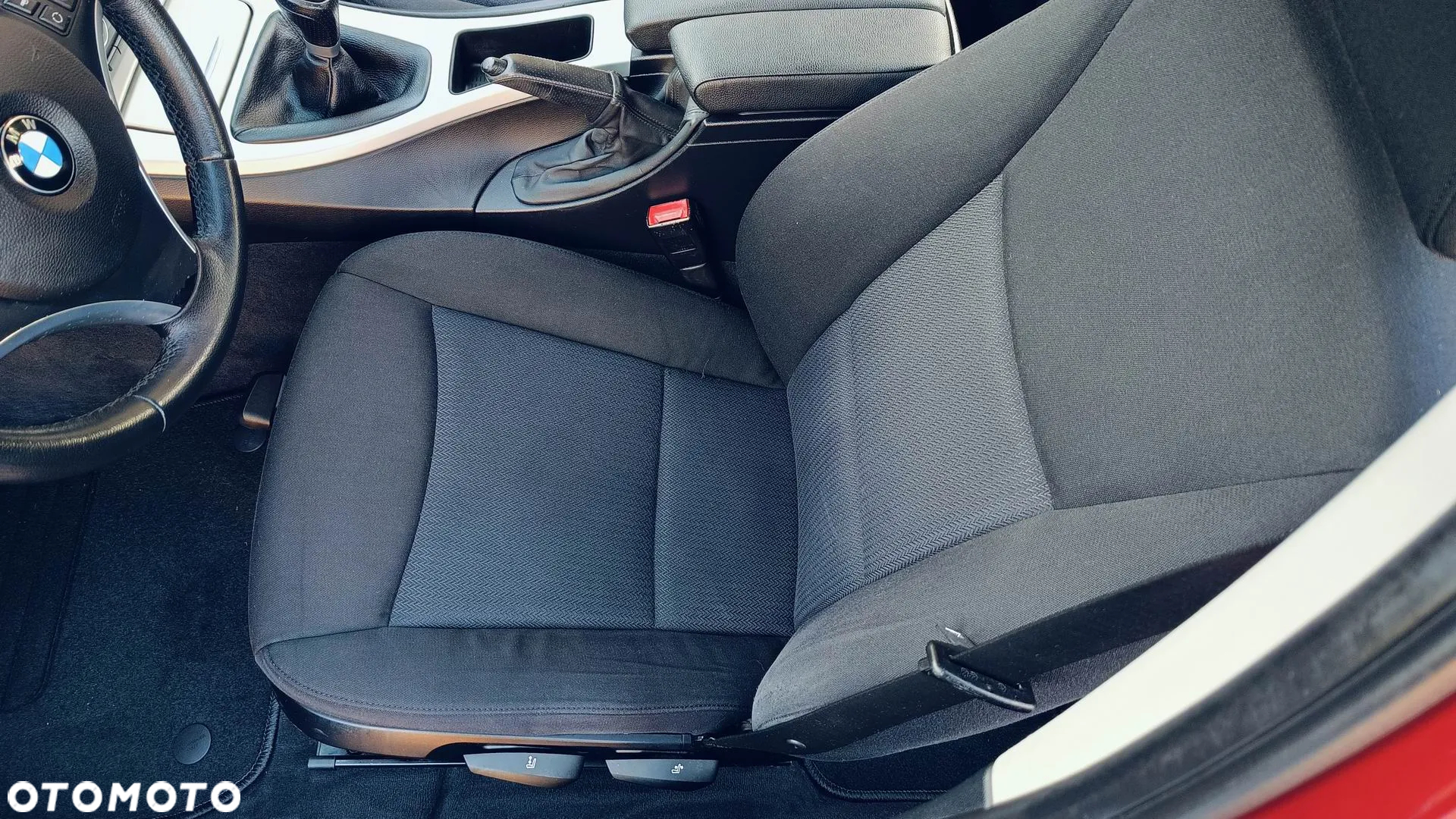 BMW Seria 3 318i Touring - 15