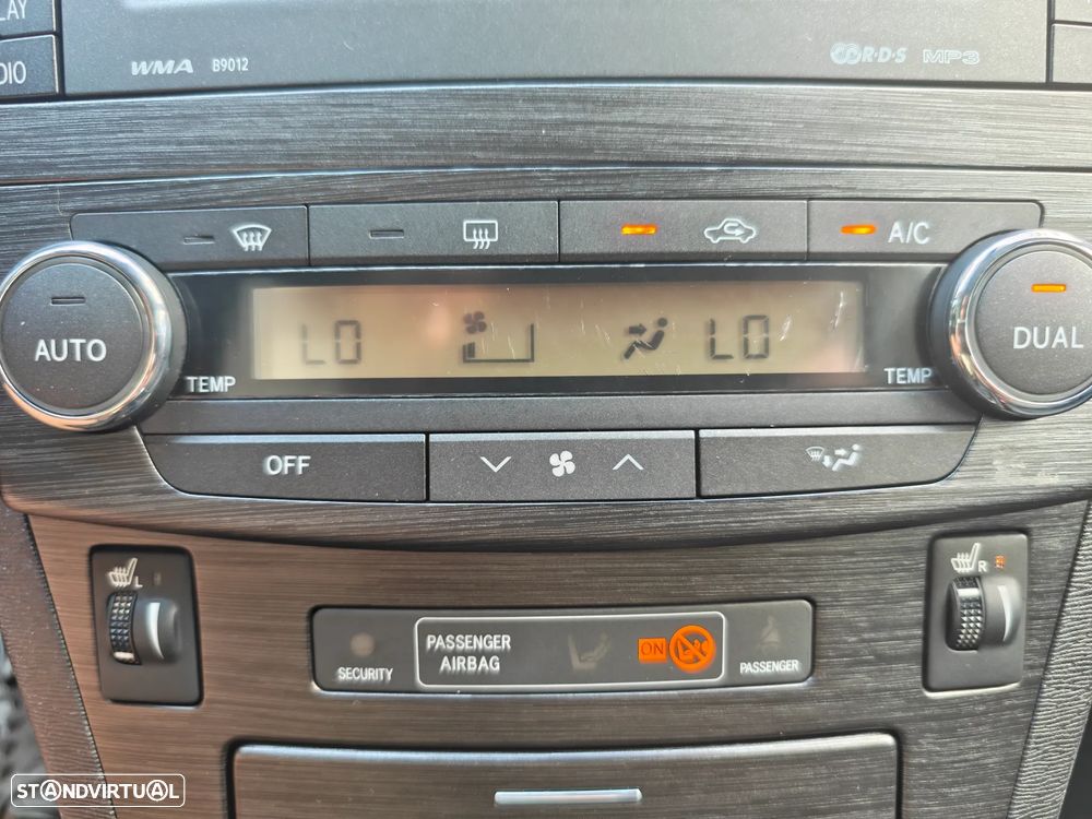 Toyota Avensis SD 2.2 D-4D Luxury +GPS+Pele - 26